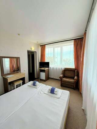 Гостиница Афродита Агой Трехместный номер с видом на море-2