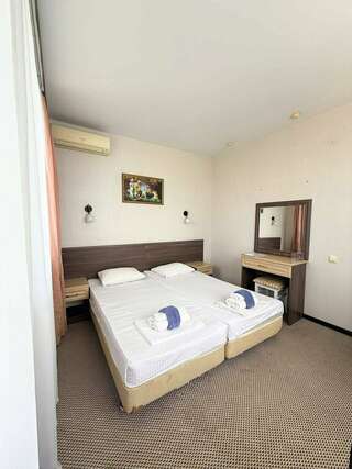 Гостиница Афродита Агой Трехместный номер с видом на море-4